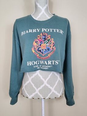 Harry Potter Crewneck Hogwarts Crest Cropped Graphic Sweater Green Teal Medium
